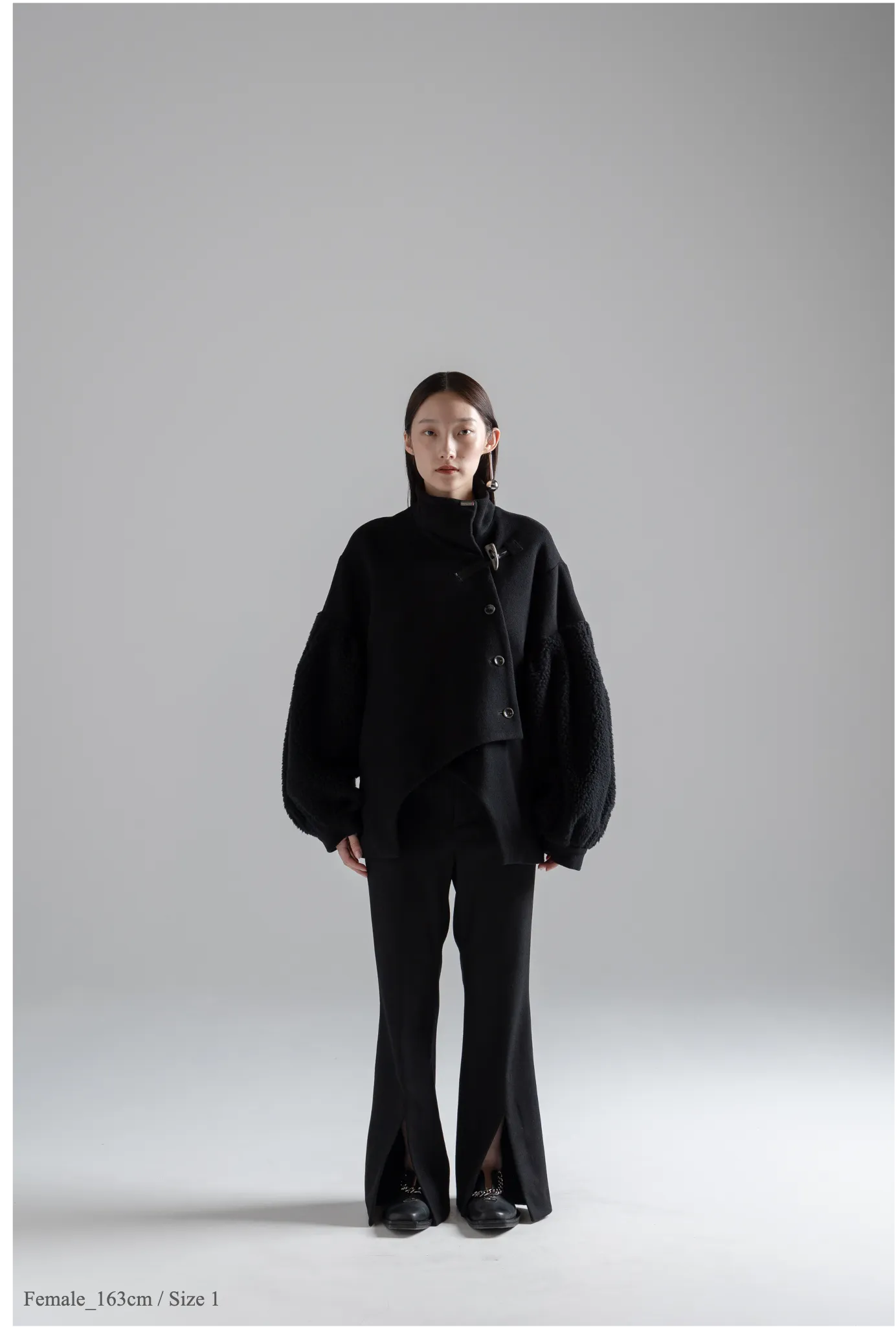 【BLACK LIMITED COLLECTION】Bias Cut Short Duffle Coat