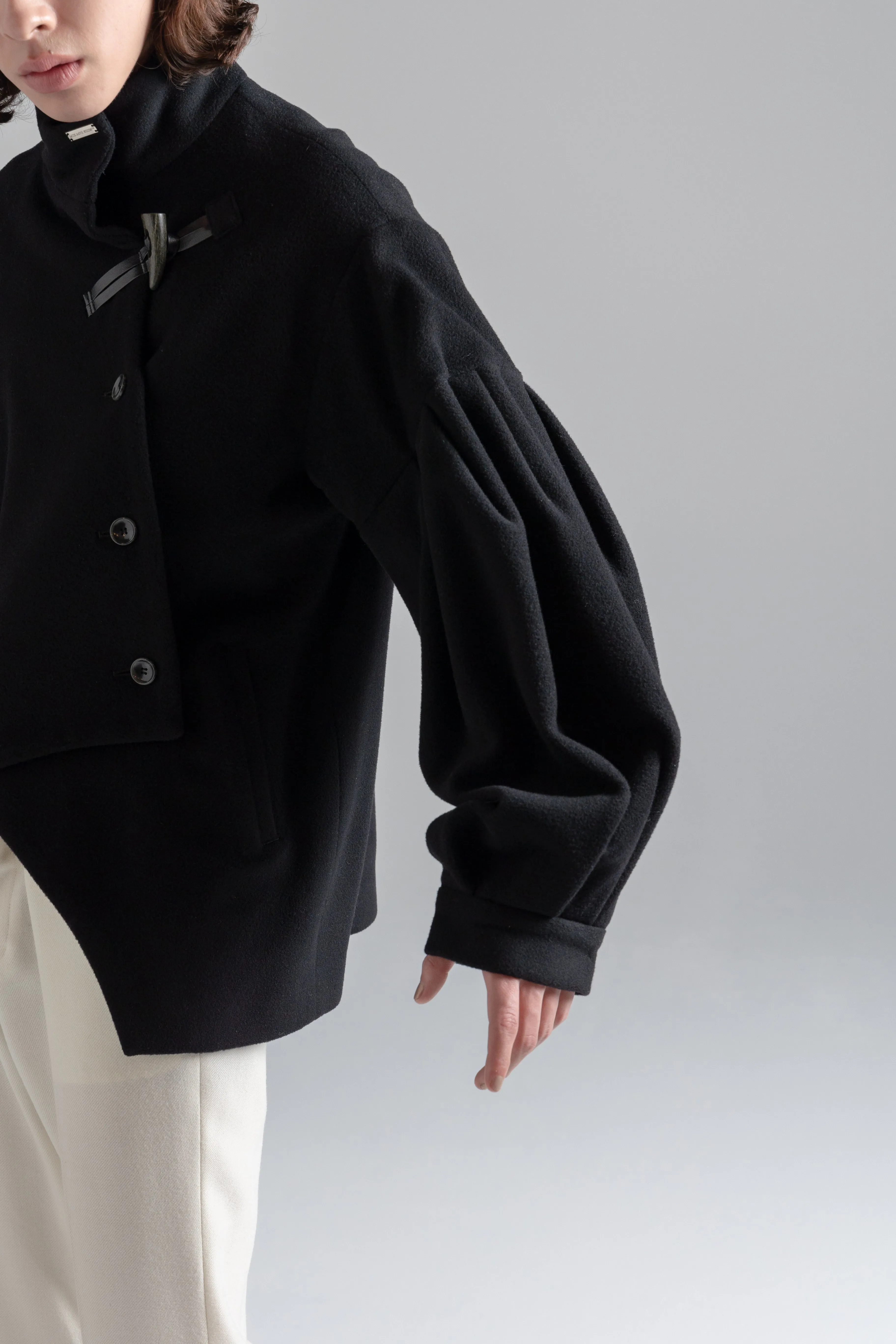 【BLACK LIMITED COLLECTION】Bias Cut Short Duffle Coat