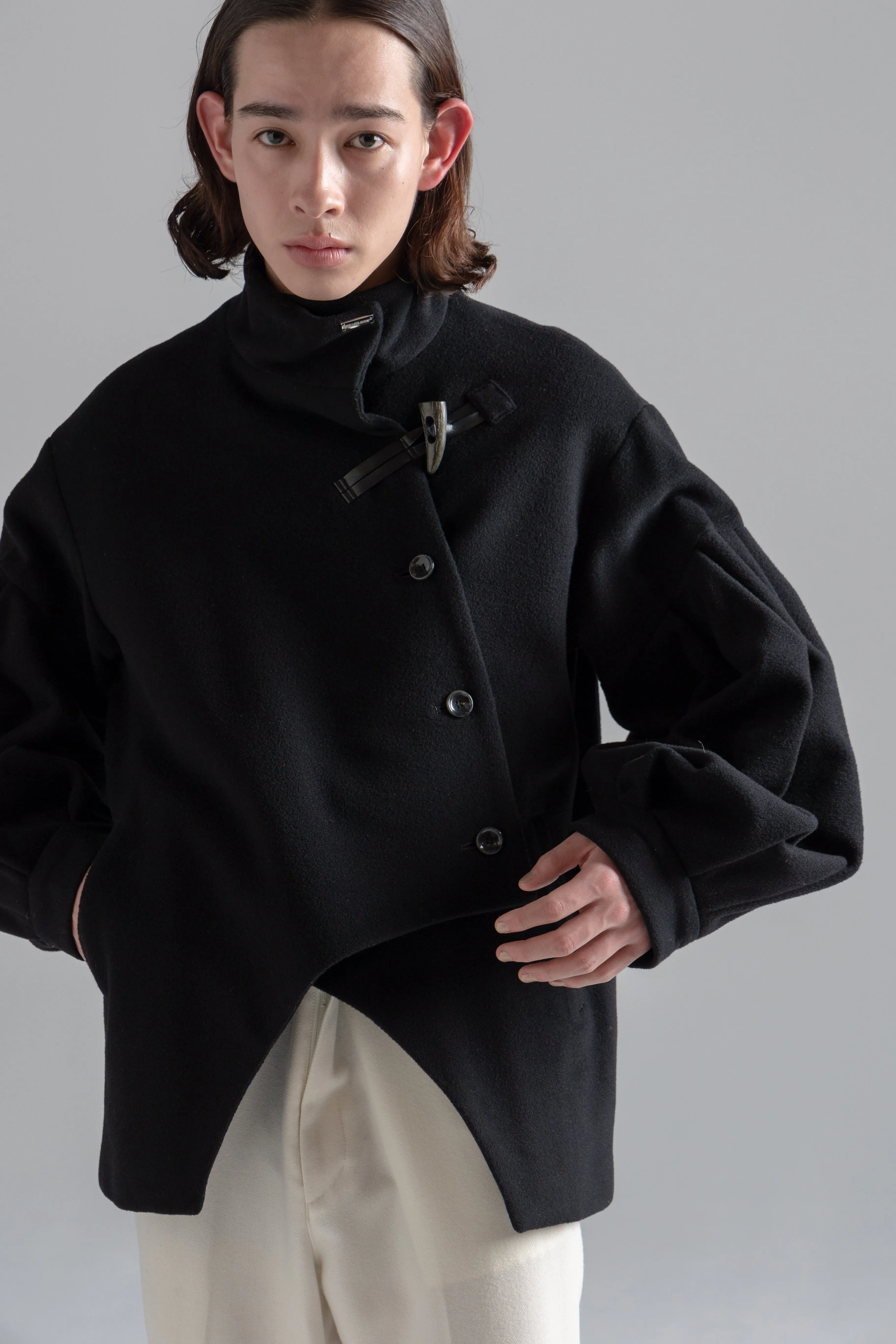 【BLACK LIMITED COLLECTION】Bias Cut Short Duffle Coat