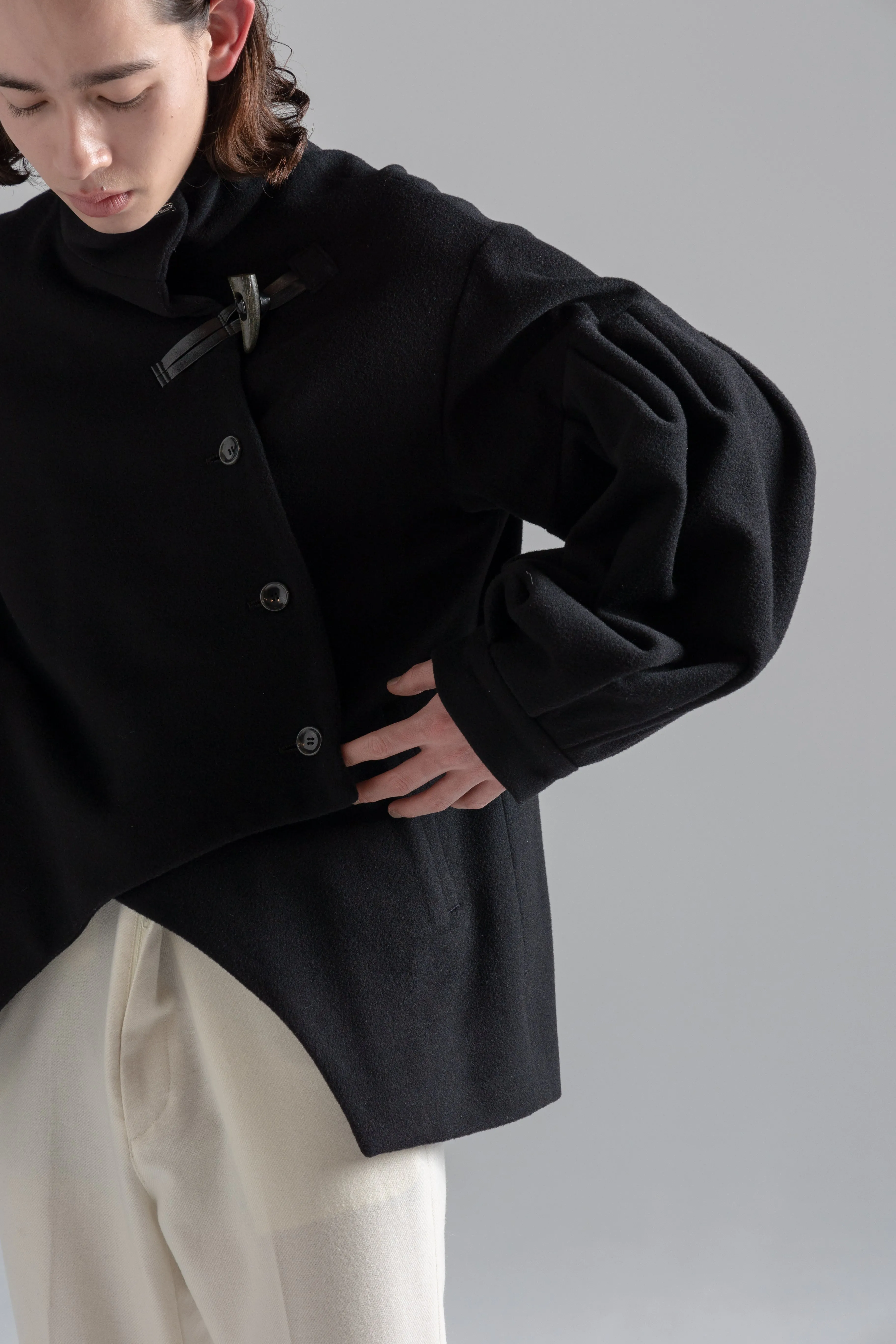 【BLACK LIMITED COLLECTION】Bias Cut Short Duffle Coat