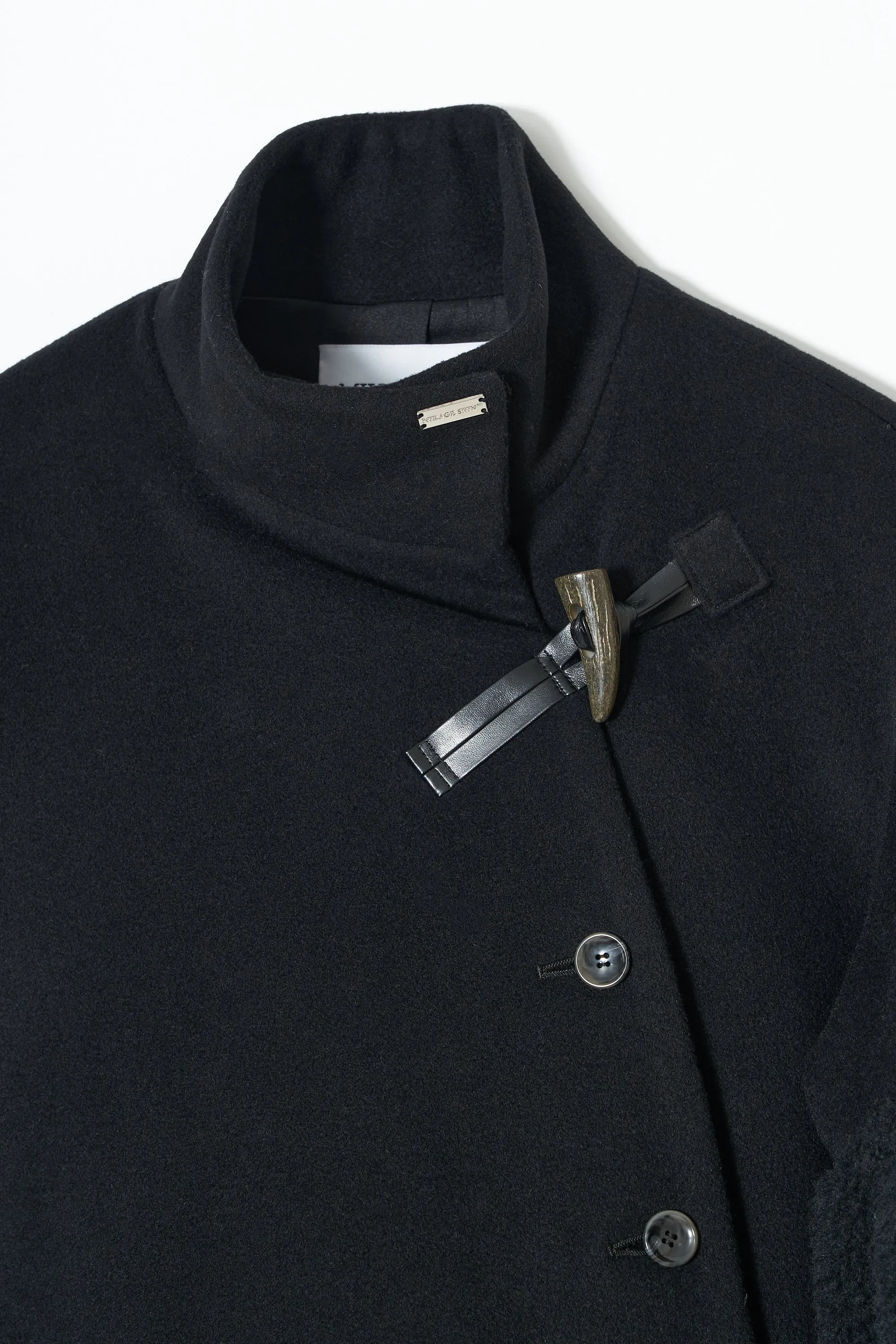 【BLACK LIMITED COLLECTION】Bias Cut Short Duffle Coat